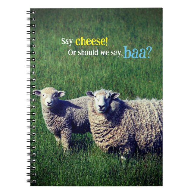 Caderno Espiral Ovinos com cordeiro em prado (Frente)