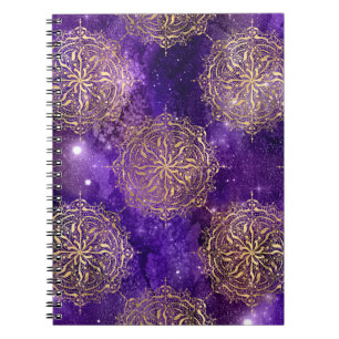 Caderno Espiral Padrão de Mandala Dharma da Galáxia Dourada e Roxa