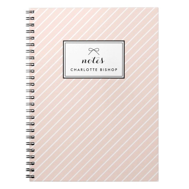 Caderno Espiral Padrão de Stripes Diagonais de Blush Personalizado (Frente)