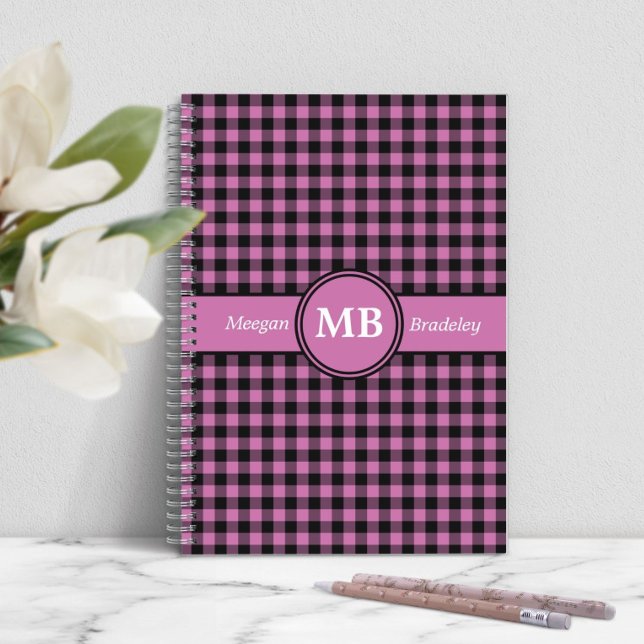 Caderno Espiral Padrão de Xadrez Rosa Monograma Moderno (Modern Monogram Pink Plaid Pattern Notebook)