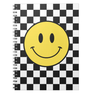 Caderno Espiral Padrão de Xadrez Sorridente