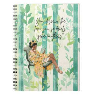 Caderno Espiral Padrão Floral Verde Menina Negra Lendo Escritora
