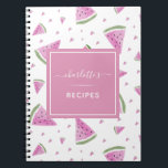 Caderno Espiral Padrões de Melancia de Aquarela Cuta - Coloração S<br><div class="desc">Este lindo notebook com um padrão de melancia doce e texto personalizado daria um presente maravilhoso para alguém,  que adora cozinhar! Adicione facilmente o nome desejado clicando na opção "personalizar este modelo".</div>
