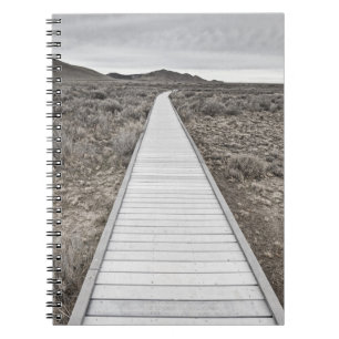Caderno Espiral Passeio à beira mar através do deserto