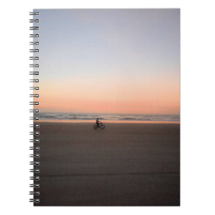 Caderno Espiral Passeio de bicicleta da manhã no notebook Beach