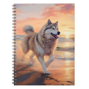 Caderno Espiral Patas Sareentas do Malamute do Alasca na Praia ao