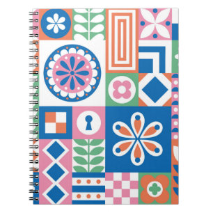Caderno Espiral Patterno Invisível do Damask Floral Elegante. De