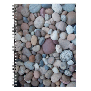 Caderno Espiral Pebreiras multicoloridas