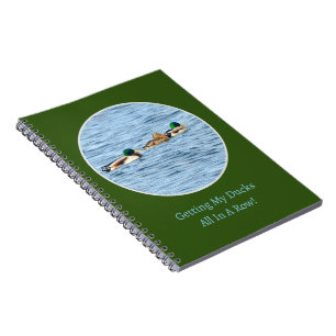 CADERNO ESPIRAL PEDAÇOS/ "PEGAR OS MEUS PATOS TODOS NUMA LINHA"