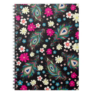 Caderno Espiral Penas de pavão bordados com um padrão uniforme. Cl