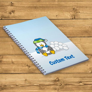 Caderno Espiral Pequeno pinguim sentado com bolas de neve