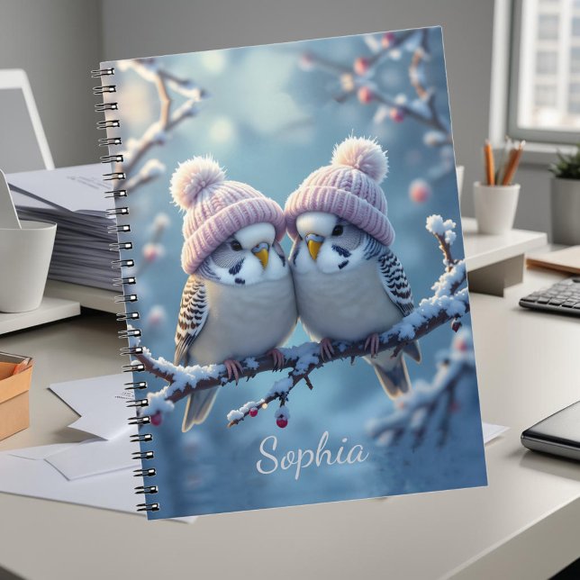 Caderno Espiral Periquitos fofos com gorros de pompom em um galho (Criador carregado)