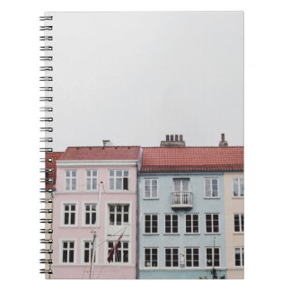 CADERNO ESPIRAL PESSOA QUE TIRA FOTO DE ESTRUTURAS