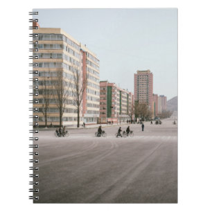 CADERNO ESPIRAL PESSOAS DESCONHECIDAS A CONDUZIR BICICLETA