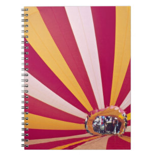Caderno Espiral Pessoas enchendo um balão de ar quente, Fort Colli