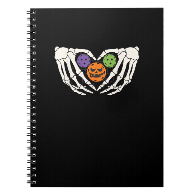 Caderno Espiral Pickle Engraçado Halloween O Esqueleto Mãos Coraçã (Frente)