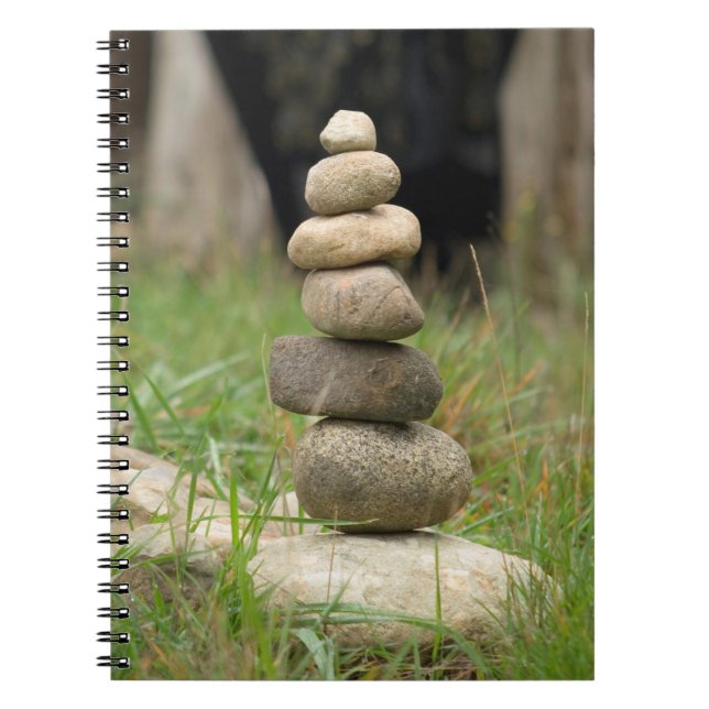 Caderno Espiral Pilha De Pedras Equilibradas (Frente)