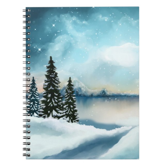 Caderno Espiral Pinheiros nevados perto de um lago (Frente)