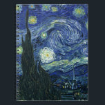 Caderno Espiral Pintura de arte na noite estelar Vincent van Gogh<br><div class="desc">Vincent van Gogh (Holandês, 1853 - 1890) Starry Night, 1889, Oil on canvas Unframed: 73 x 92 cm (28, 7 x 36, 2 pol) Esta pintura mostra a vista da janela voltada para leste da sala de asilo de Van Gogh na Santo-Rémy-de-Provence, acrescentou uma aldeia idealizada. Está na coleção permanente...</div>
