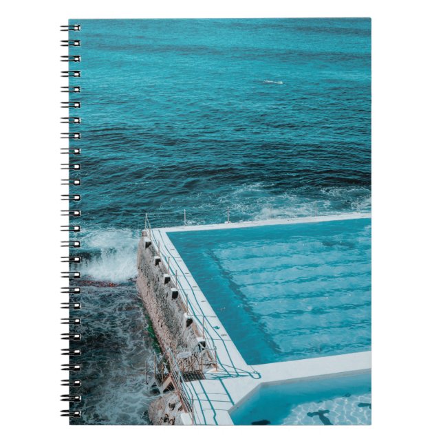 Caderno Espiral Piscina perto do mar (Frente)
