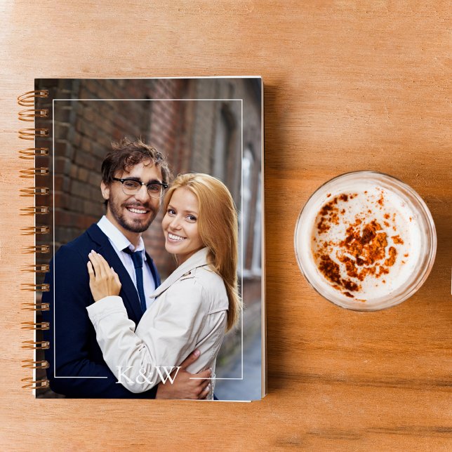 Caderno Espiral Planner de Casamento de na moda Frame Monograma (Criador carregado)
