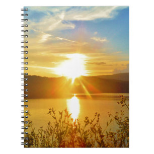 Caderno Espiral Pôr do sol no lago da montanha Arrowhead
