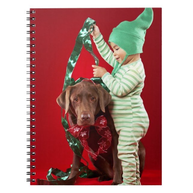 Caderno Espiral Rapaz pequeno que decora um cão (Frente)