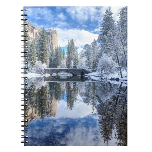 Caderno Espiral Reflexão do inverno em Yosemite (Frente)