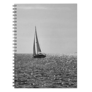 Caderno Espiral Refrigere a foto moderna do barco de vela no verã