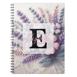 Caderno Espiral Renda monograma floral rosa roxo lavanda