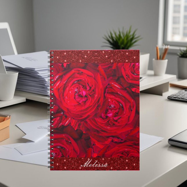 Caderno Espiral Rosa vermelha florescente com colírio - fotografia (Criador carregado)