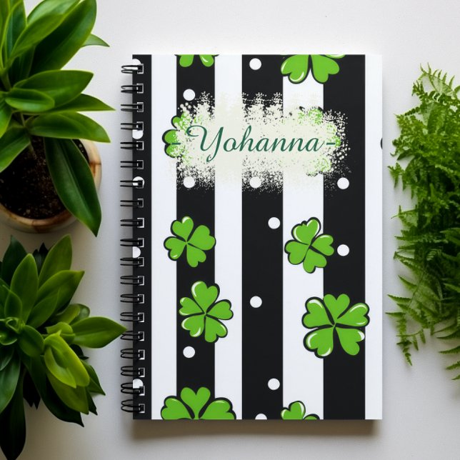 Caderno Espiral Rua. Nome Personalizado do Dia de Patrick, Stripes (St. Patrick’s Day Custom Name, Stripes & Clovers Notebook)