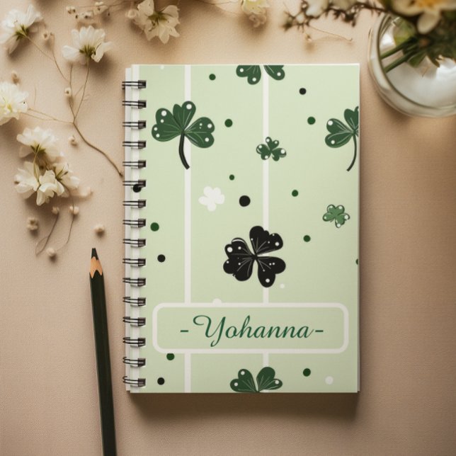 Caderno Espiral Ruas de Vestuário Sortuda. Paddy's Clover Pattern  (Lucky Clover St. Paddy’s Clover Pattern & Stripes Notebook)