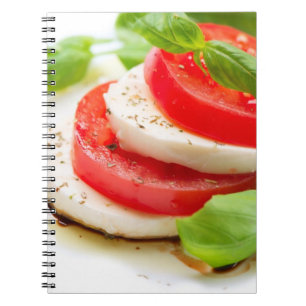 Caderno Espiral Salada de Caprese. Fatias do tomate e da mussarela