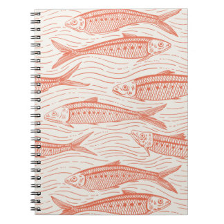 Caderno Espiral Sardinhas em Movimento em coral e branco esbranqui
