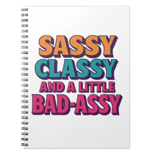 Caderno Espiral Sassy Classy e um pequeno notebook mal-assado