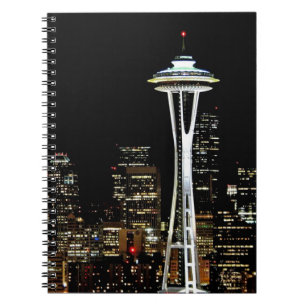 Caderno Espiral Skyline de Seattle na noite, com agulha do espaço
