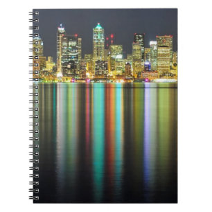 Caderno Espiral Skyline de Seattle na noite com reflexão