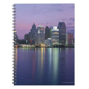 Caderno Espiral Skyline dos EUA, Michigan, Detroit, noite