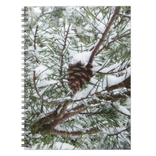 Caderno Espiral Snowy Pine Cone II Fotografia de inverno