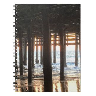 Caderno Espiral Sob o notebook de pier