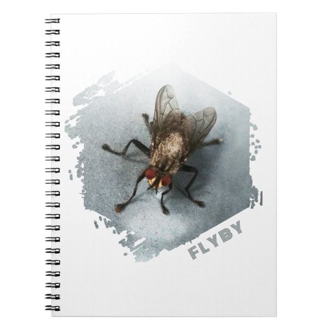 Caderno Espiral Sobrevoo. Foto aproximada de uma mosca (Frente)