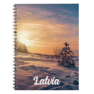 Caderno Espiral Sol sobre neve, costa marítima de inverno