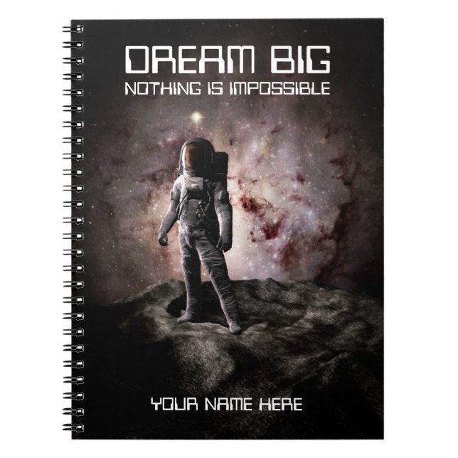 Caderno Espiral Sonhe Grande. Astronauta no espaço sideral (Frente)