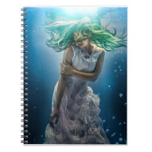 Caderno Espiral Sua Esmeralda Curls - Sereia Sobrando Embaixo da Á