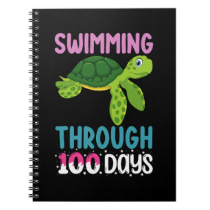 Caderno Espiral Tartaruga Nadando Através de 100 Dias de Escola