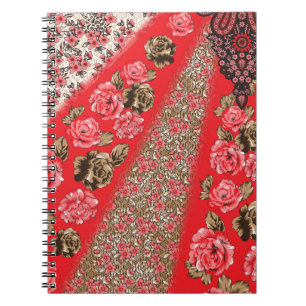 Caderno Espiral Tecido vermelho vibrante com intrincado floral e