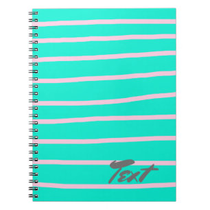 Caderno Espiral teste padrão cor-de-rosa bonito das listras em um