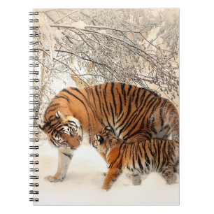Caderno Espiral Tigre com filhote na neve
