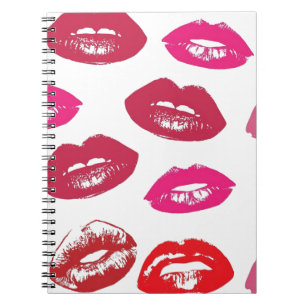 Caderno Espiral Trending Kisses, lábios rosa e lúcidos.
